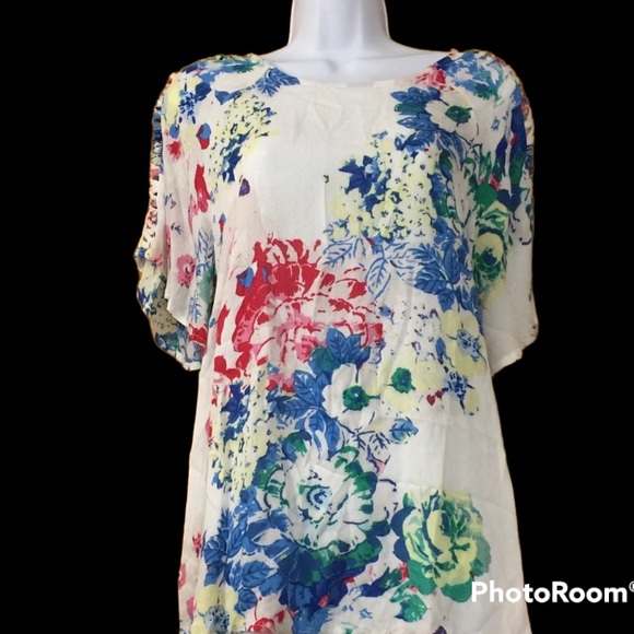 New White Floral Top with cutout sleeve details - Picture 5 of 12